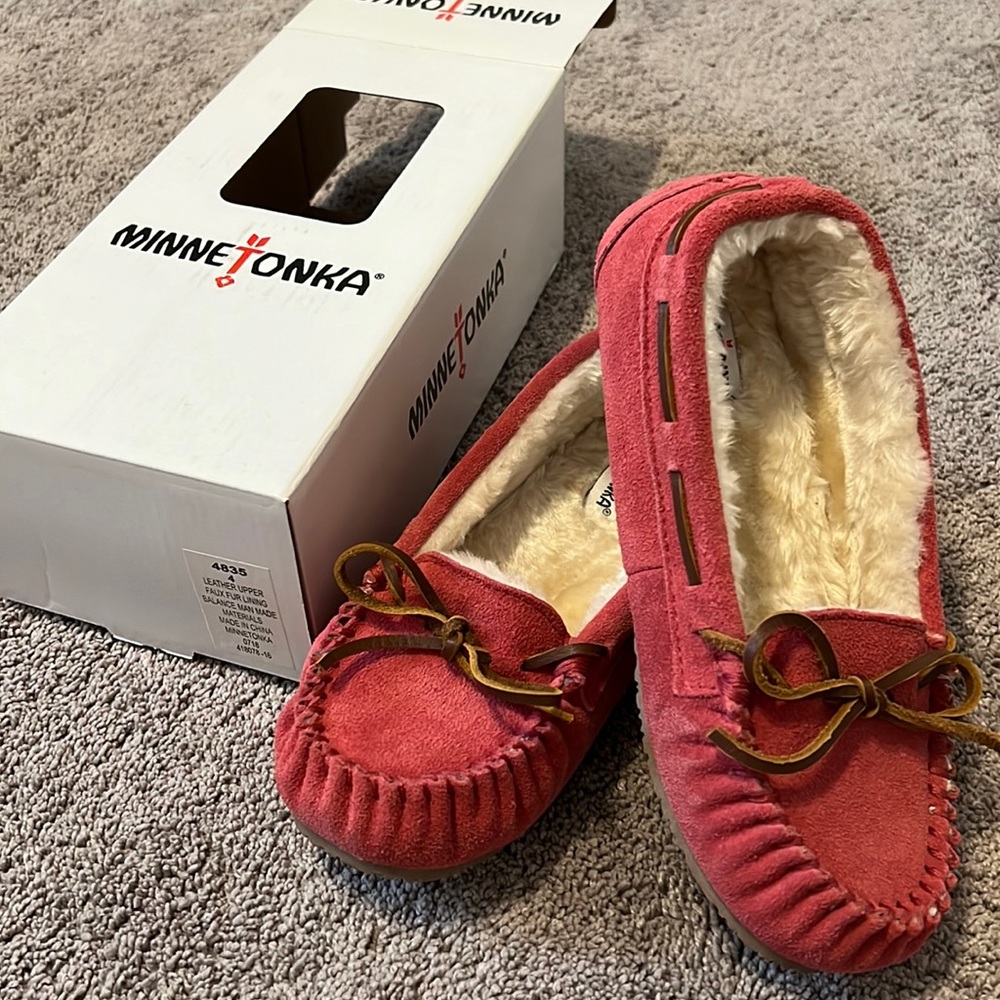 Minnetonka Size 4 | Hot Pink